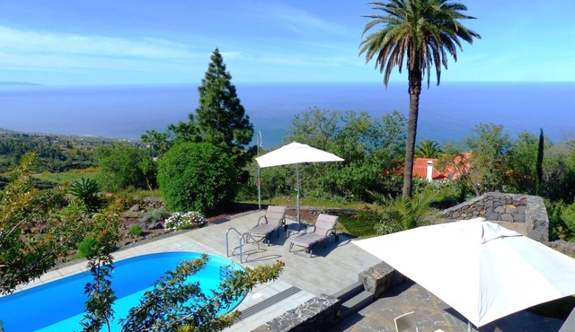 Holiday villa, private setting, tranquility, recreation, sea view, countryside, heated pool,