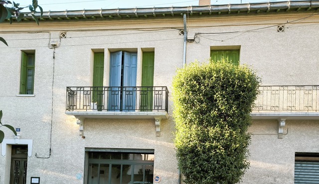 Home 10 minutes from the beaches, between sea and mountains—downtown + garages