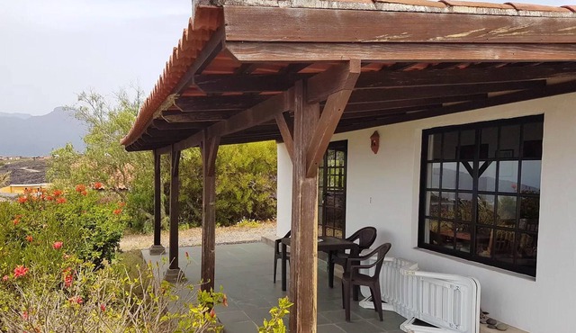 Homerez - House 9 km away from the beach for 4 ppl. with shared pool and terrace
