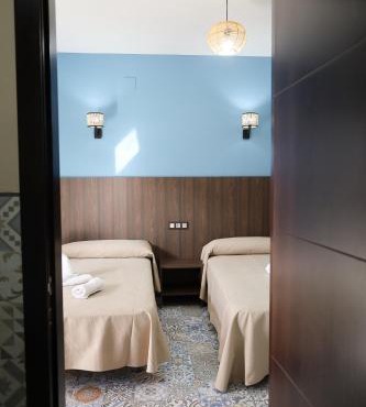 Hospedium Hostal La Paz Parking Gratis