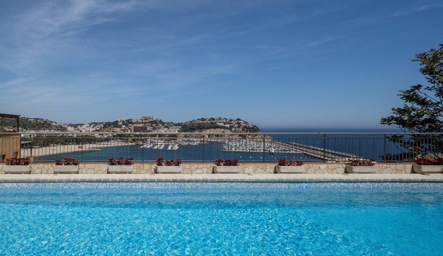 Hotel Montjoi