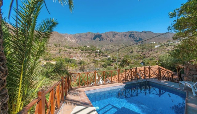 House in Santa Lucia with Solarium Pool