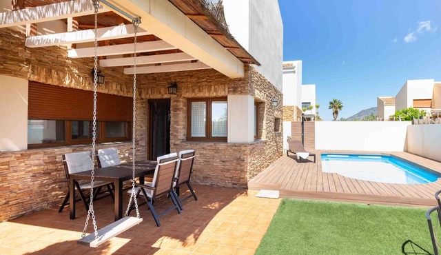 House with pool, garden, AC and BBQ