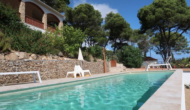 House with Pool - Ideal for Families and Groups in Begur