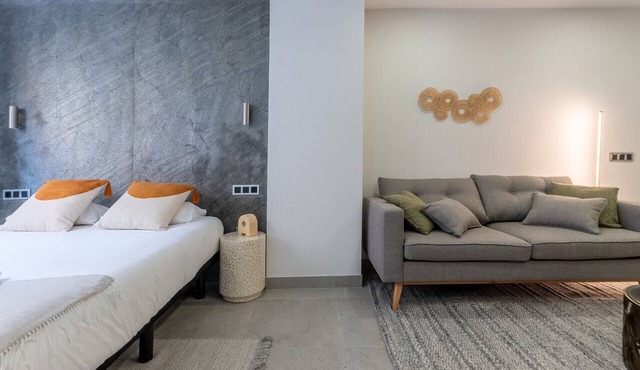 Housing Muelle Uno by Sharing Co