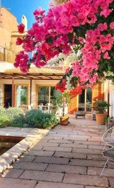 Idayvuelta Home & Suites with private pool