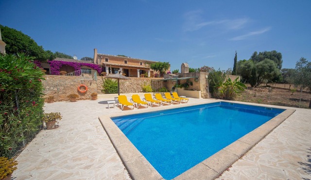 Idyllic villa with terrace and pool — Villa Sa Clota Nova