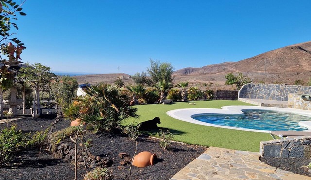 Inca Casa de los Olivos with pool, whirlpool, large garden and outdoor kitchen