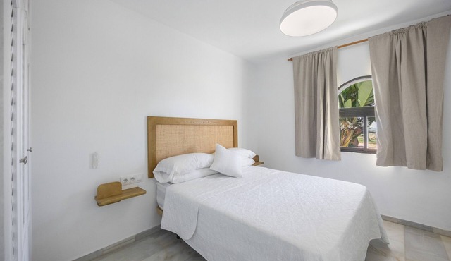 Isla Verde 6: Charming Room Steps from Chipiona
