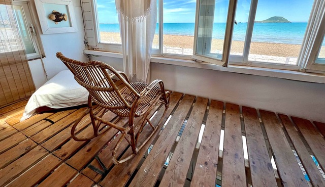 La Bella Hippie - Mediterranean Seafront