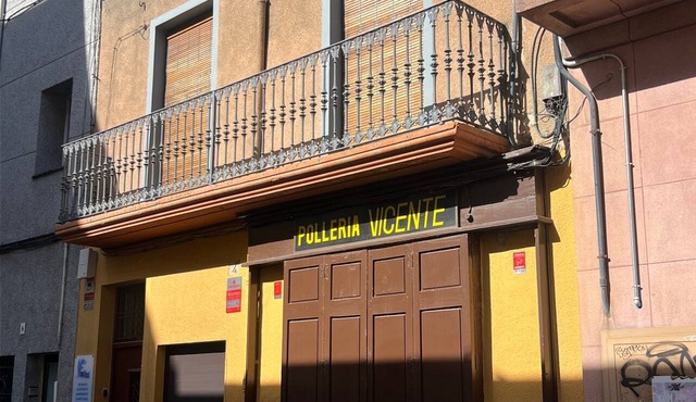 La Divina: Apartment with Balcony in the Heart of Figueres