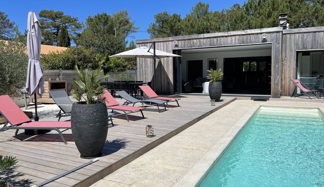 Large house with heated pool near Lake Cazaux for 8 to 10 people