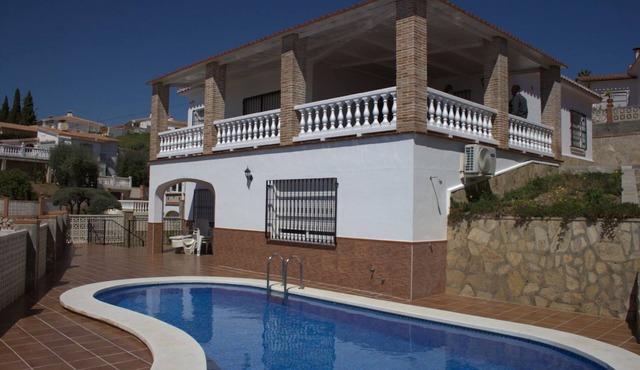 Large villa near the beach with pool and sea views