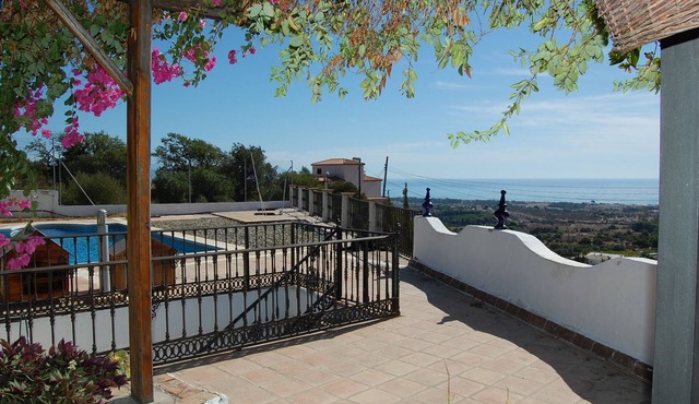Located in the middle of nature, facing the sea and with its return to the Sierra de Churrian