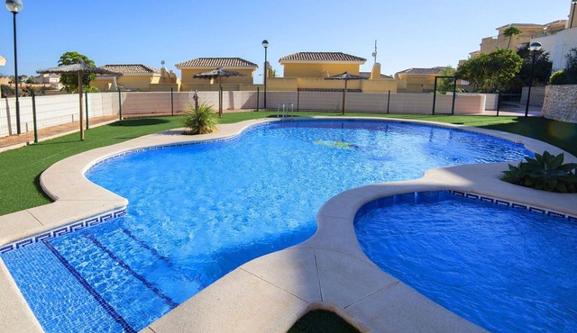 Lovely apartment for 6 guests with A/C, WIFI, pool, TV and terrace