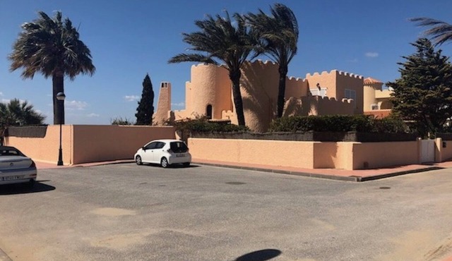 Lovely beachfront villa, 5 bedrooms and private pool on the Mar Menor