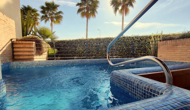 Luxury 3 Bedrooms, Private Heated Pool - EHHouse