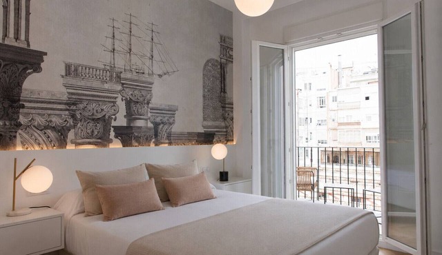 Luxury Stay | 4 Guests | Balcony | City Centre