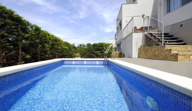 Luxury Villa Mont Rodó in Sitges with private swimming pool and parking