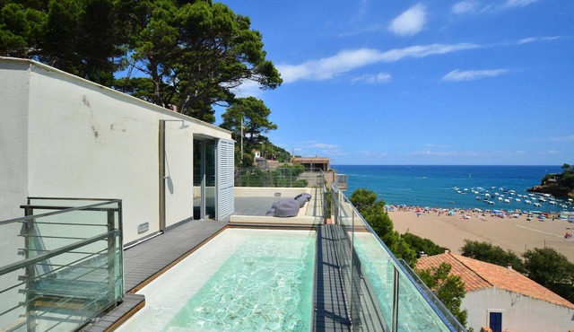 Modern apartment near the beach with terrace and sea views