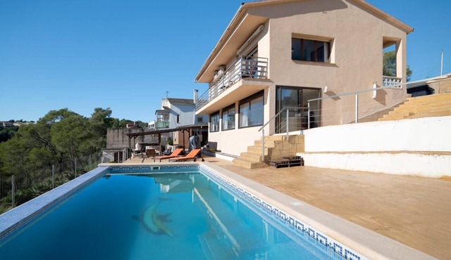 Moment of peace with Pool | Mima by HL
