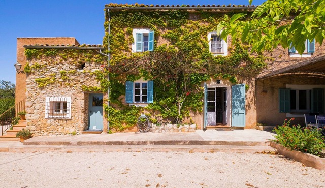 Natural Stone Villa with Pool – Villa "Baix d'Or"