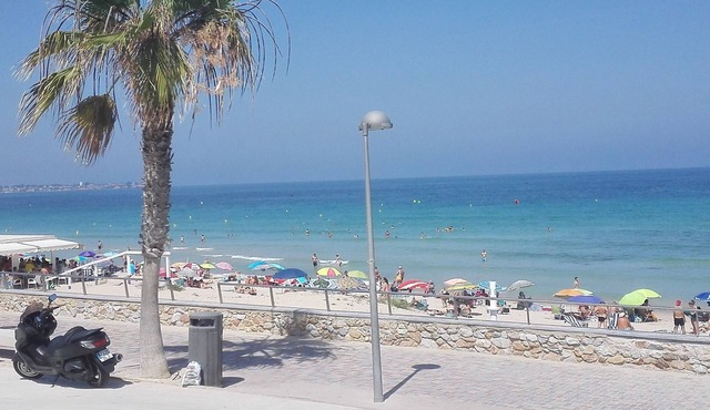 New spacious apartment with private roof terrace with sea view, 2 bedrooms and 2 bedrooms 4 pers