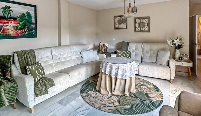 Nice home in Cenes de la Vega