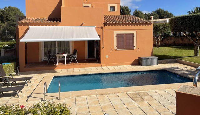Nice house for 6 people, wonderful garden, pool, terrace with barbecue