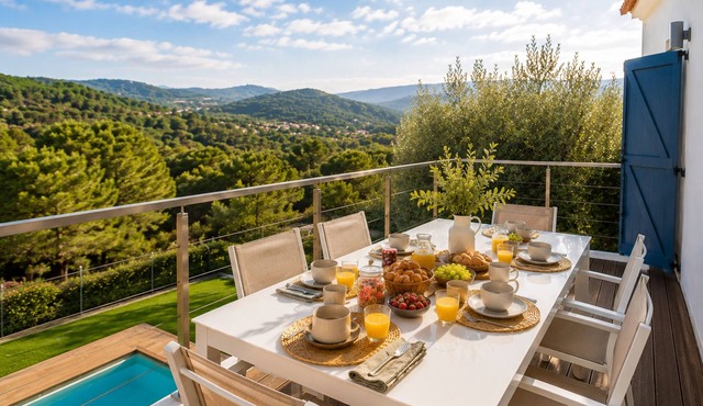 Paradise Silvia, Detached villa with private pool near Sitges