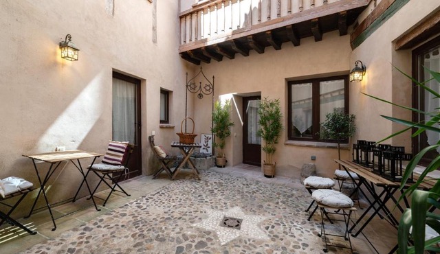 Patio in the Heart of Toledo , Pets , Family