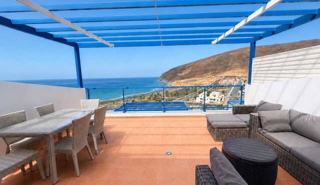 Penthouse Vista Mar, Gran Tarajal, 6 pers, near the beach, pool, fitness center