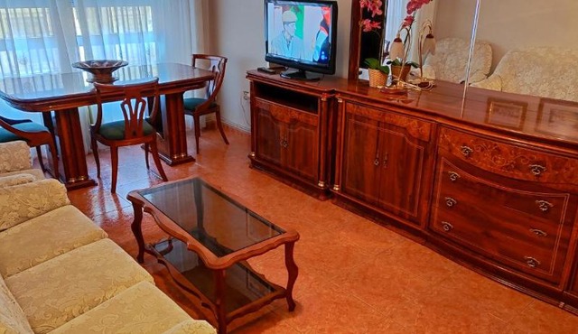Piso céntrico 3 dormitorios con 2 baños cerca de la feria