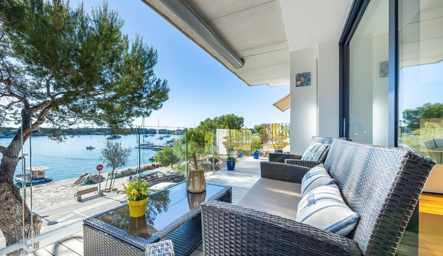 'Ponent' Apartment with Sea Views, Wi-Fi and Air Conditioning