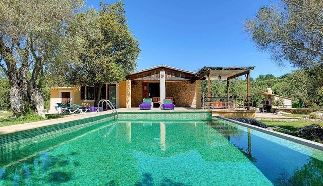 Pretty 2-Bedroom Cottage, A/C, Private Pool, Idyllic Countryside Location just 5 mins from Pollenca
