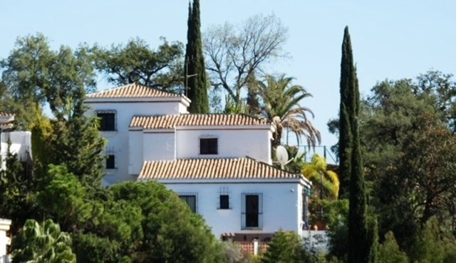 Quiet Idyllic Villa in the hills behind the coast .