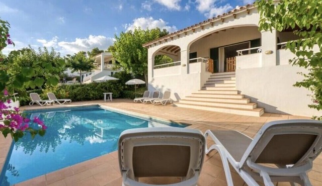 R10 Villa in Santo Tomás, Air acc, pool 5 walking distance to the beach