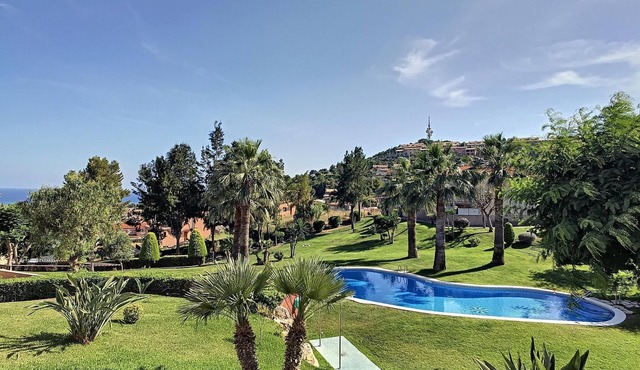 R164 Casa Claire with large pool and exclusive 3000m² garden