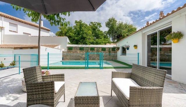 Raízes 22 - 6 Apartment with Shared Pool, Wi-Fi, and Air Conditioning