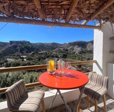 Rambla Retreats Apart Naranja in beautiful location with shared pool & hot tub