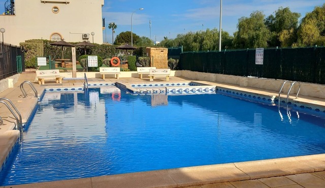 Refurbished 2-Bed La Florida Apt · Emerald Isle Pool & Beach Nearby
