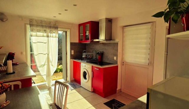 Refurbished garden apartment, spa