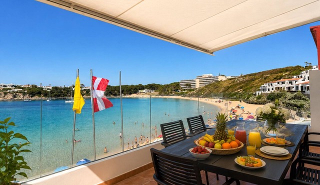 Renovated Beach House: July Last-Minute Deal! New home. Touch the sea with your fingers.