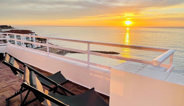 Respiro Del Mar - Beachfront Superior Apartment in L'Ametlla de Mar