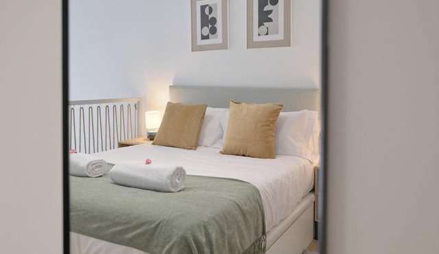 Roig Arena romantic suite N4 by Virkin Suites