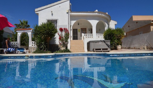 Rojales Villa with Jacuzzi