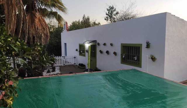 Rural apartment with garden, barbecue and private swimming pool.