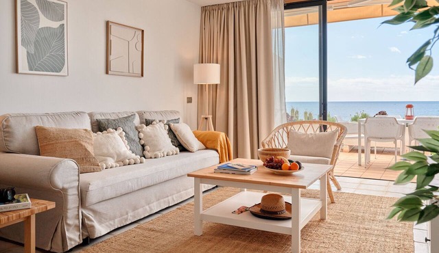Sea Oasis: Exclusive Apartment with Pool and Sea View - Tranquility and Comfort, 131