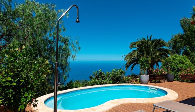 Sea view villa in Tijarafe, private pool.