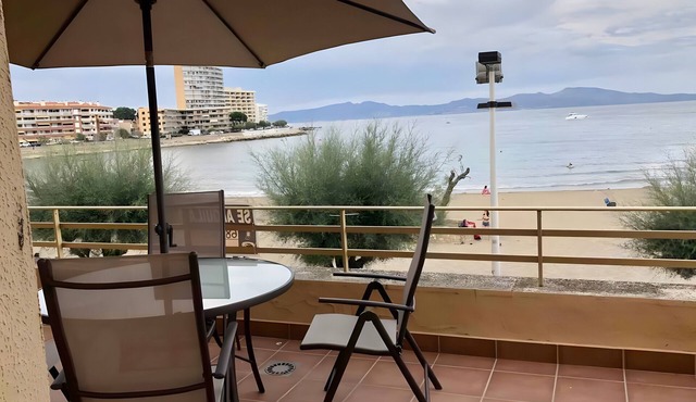 Seafront Apartment with Terrace